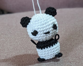 Mini panda amigurumi