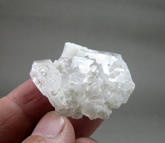 23グラム パキスタンのスカルドゥ産の非常に美しいステップクォーツ