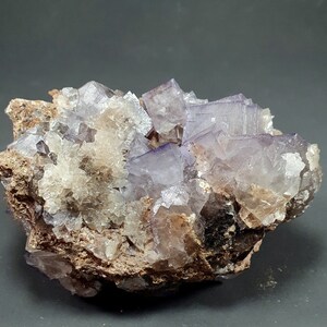 384 Gramm Sehr schöner Calcit auf hell lila Fluorit Specimen aus Belutschistan Pakistan