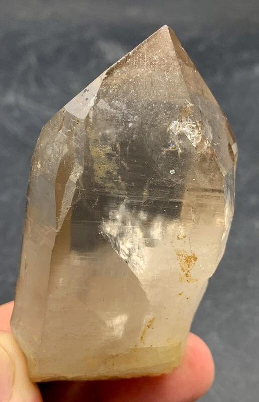 138グラム パキスタンのスカルドゥ産の美しいスモーキークォーツ