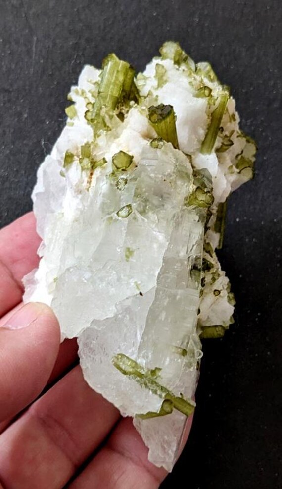 スカルドゥ産 グリーントルマリン.ショールwithクォーツ 最高品質