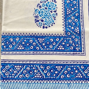 Handgedrucktes Bettlaken aus Baumwolle, mit Paisley Blau und 2 Kopfkissenbezügen