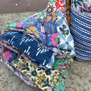 Couette Razai en patchwork fait main : couvre-lit réversible à imprimé floral image 2