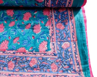 Handgemaakte Queen Dohar: gewatteerde Indiase katoenen deken, roze bloemenprint