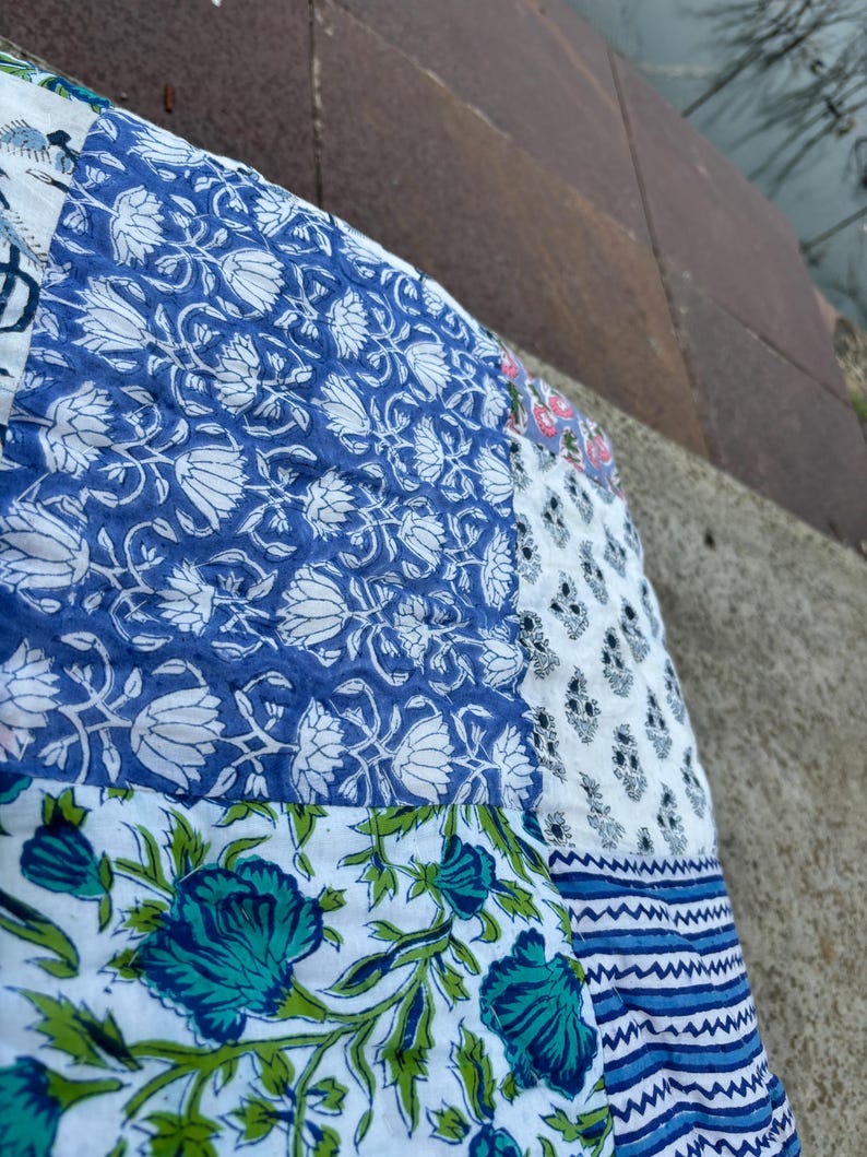 Couette Razai en patchwork fait main : couvre-lit réversible à imprimé floral image 7