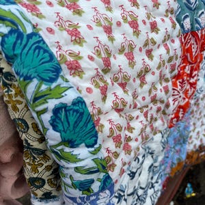 Couette Razai en patchwork fait main : couvre-lit réversible à imprimé floral image 5