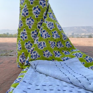 Hand Block Print Kantha Quilt: Indische Baumwolle Floral Tagesdecke
