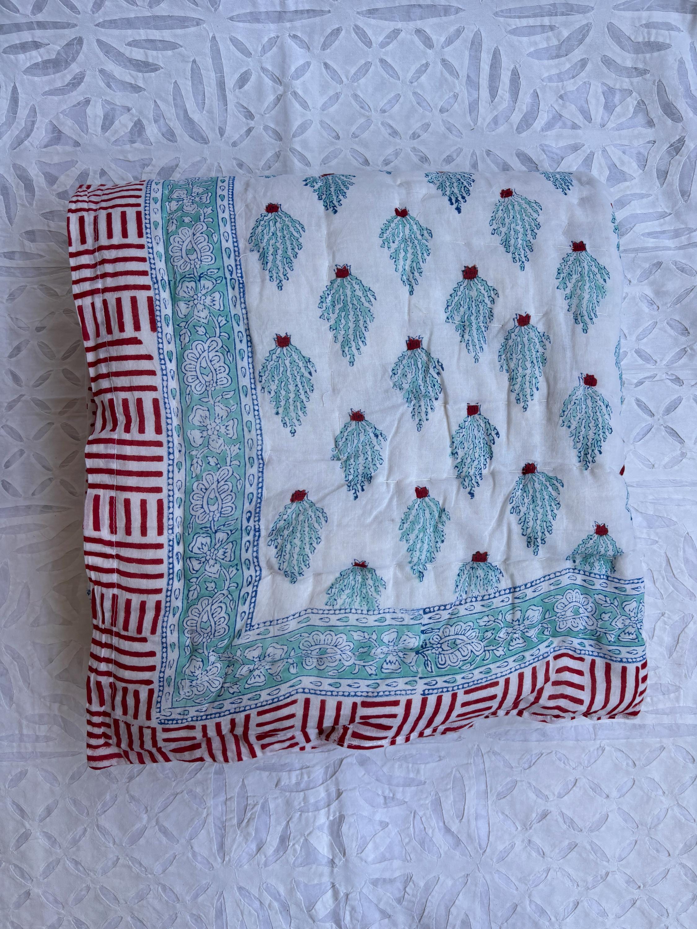 ハンドブロックプリントコットンベビーキルト：花柄リーフブランケット