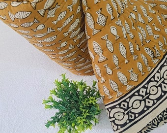 Edredón infantil con estampado de peces: manta de algodón estampada a mano para la habitación del bebé.