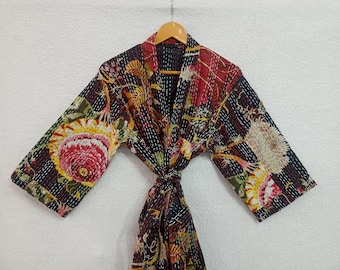 Kantha Kimono-Robe aus Baumwolle mit Blumendruck: Leichte Strandabdeckung