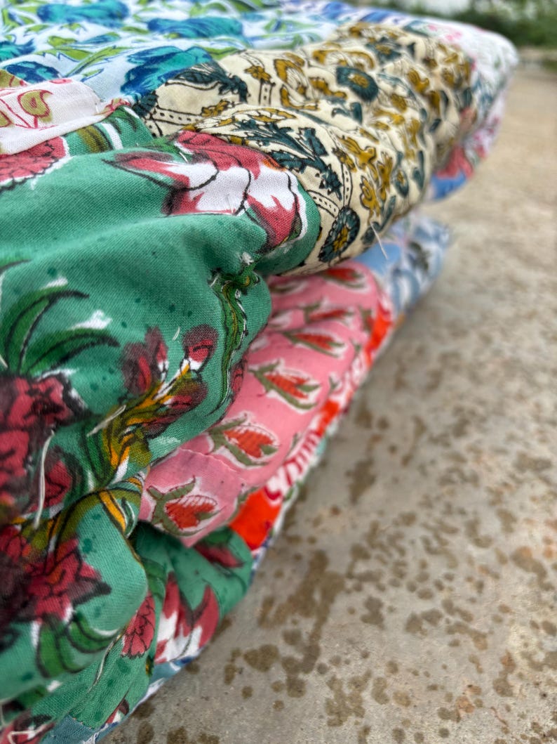 Couette Razai en patchwork fait main : couvre-lit réversible à imprimé floral image 9