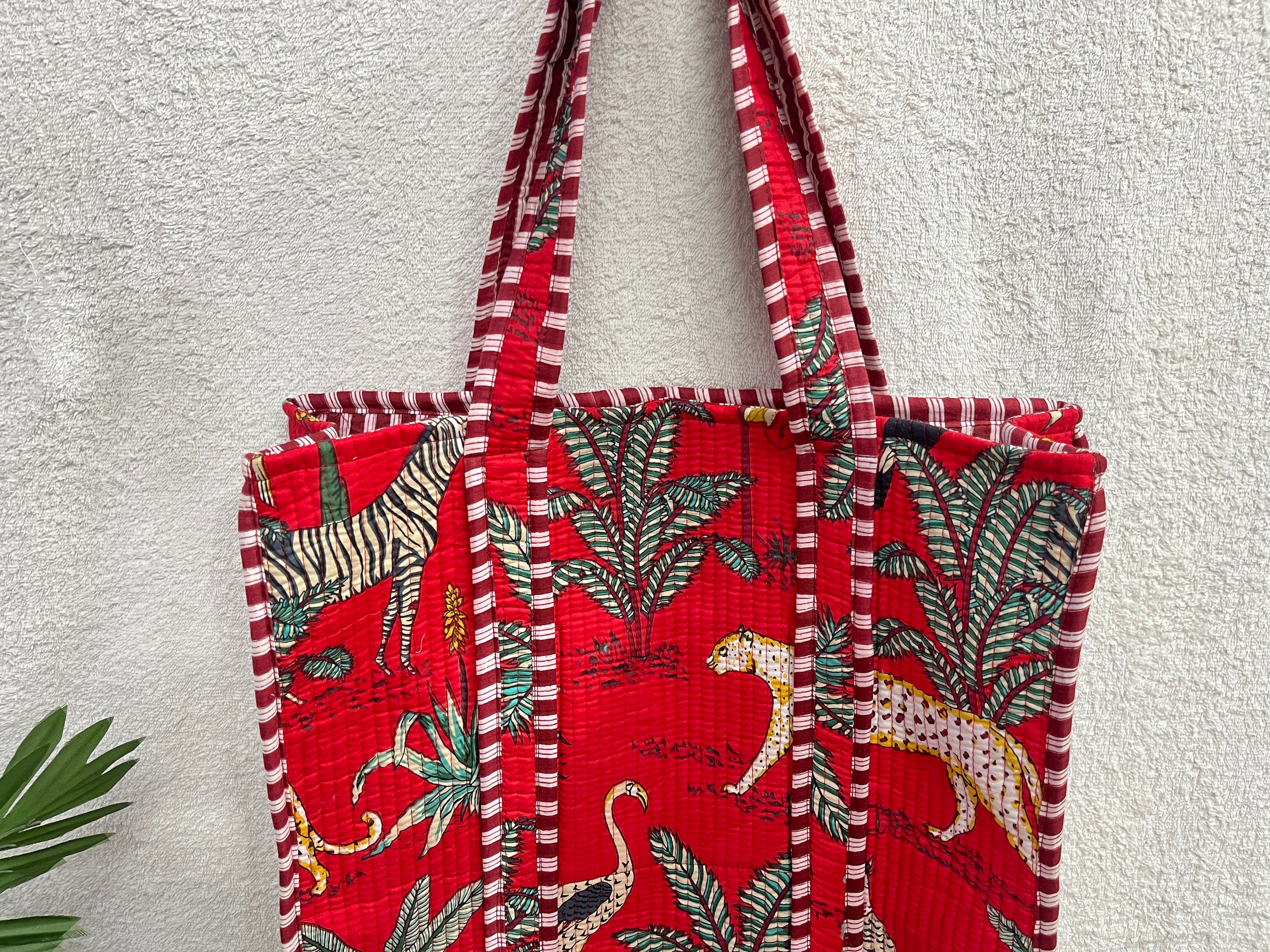 RED TASSELS モロッコ製ラグ素材　トートバッグ RED TASSELS モロッコ製ラグ素材トートバッグ