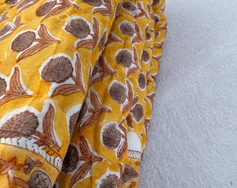 黄色の花柄ブロックプリントキルト：リバーシブルインド綿ラザイ