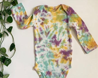 Body de bebé teñido anudado: Arcoíris - Body de algodón de manga larga - Recién nacido a 12 meses