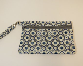 Simple WRISTLET PURSE, blue and white purse, wristlet purse, phone purse, gift for her, travel organizer, handmade purse, small gift idea