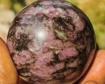 Esfera de Cristal de Matriz de Rubi Rosa, Pedra Preciosa de Cura,
