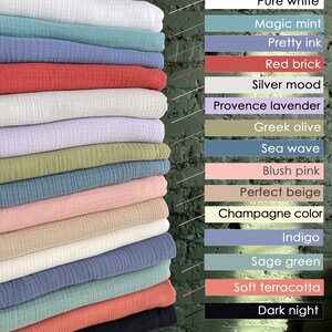 Pu&ograve; includere: Un mucchio di 15 campioni di tessuto di mussola di cotone di diversi colori. I colori sono: bianco puro, menta magica, inchiostro carino, mattone rosso, umore argento, lavanda provenzale, oliva greca, onda marina, rosa tenue, beige perfetto, colore champagne, indaco, verde salvia, terracotta morbida e notte oscura.