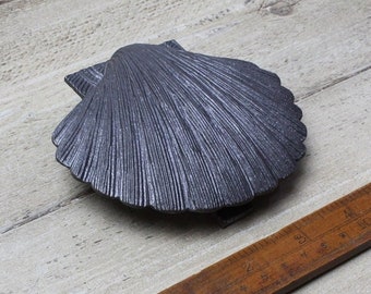 SCALLOP SHELL \ Antique Style Cast Iron Door Knocker \ Rustic Industrial Door Furniture