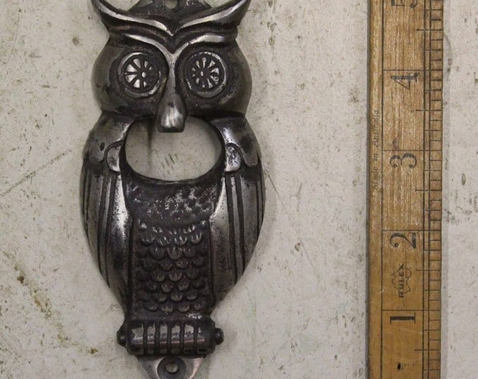 OWL \ Cast Iron Wall Mounted Bottle Opener \ Vintage Style Home Bar