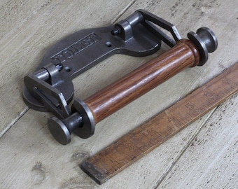 ALBERT \ Antique Style Toilet Roll Holder \ Rustic Industrial Homeware and Decor \