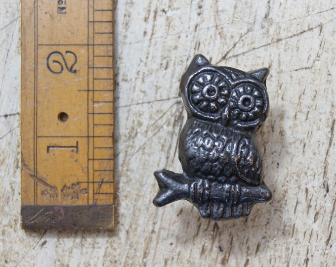 PETITE OWL \ 32mm Cast Iron Antique Style Cabinet Knob \ Industrial Cupboard Drawer Handle