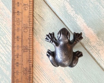 FROG \ Cast Iron Animal Knob \ Rustic Industrial Drawer Handle