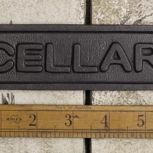 CELLAR Gusseisen Rustikaler Industriestil Schweres Schild Schild Bier Wein Pantry Keller