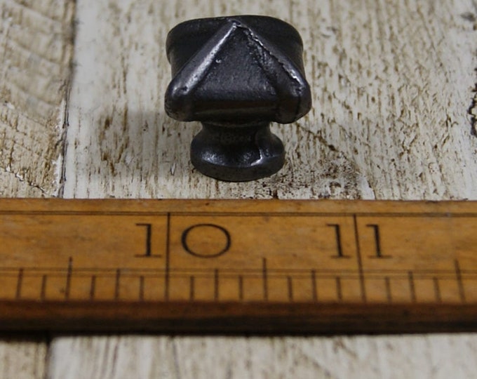 PYRAMID \ Antique Style PETITE Cast Iron pyramid Shape Knob Handle 20mm \ Rustic Industrial Drawer Knob \ Pack of 1 or 10