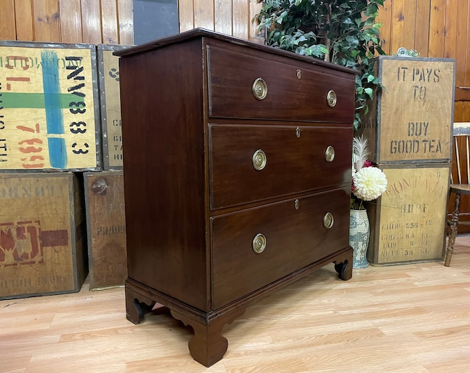 Antique Chest Of Drawers \ Georgian \ Mahogany Bedroom Drawers \ Storage