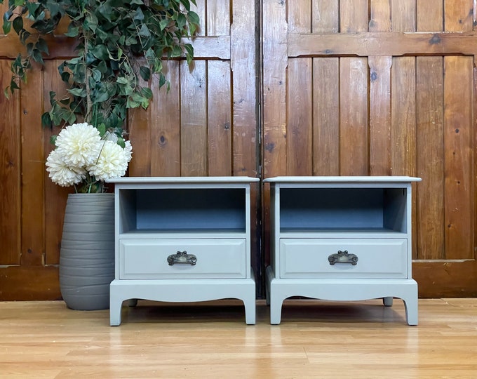 Vintage Pair Painted Grey Stag Minstrel Bedside Tables \ Retro Bedside Drawers