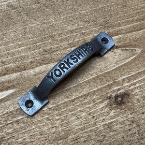 YORKSHIRE \ Poignée de porte en fonte \ Bouton de tiroir industriel rustique \ Paquet de 1 ou 10