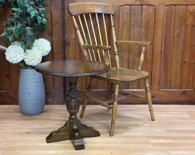 Very Pretty Old Charm Carved Wine Table \ Solid Oak Tudor Style Circular Side Table