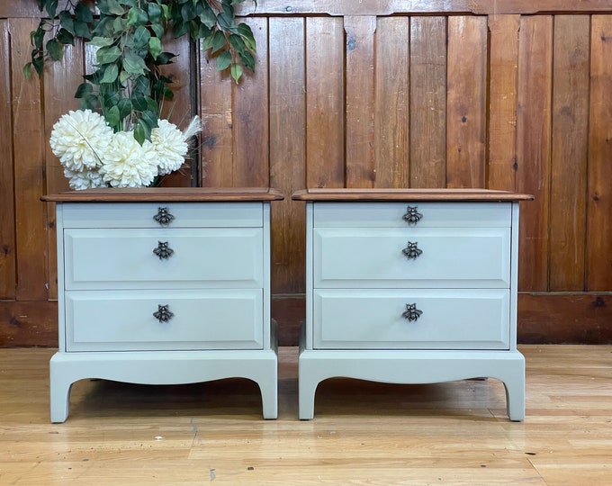 Vintage Pair Painted Grey Stag Minstrel Bedside Tables \ Retro Bedside Drawers