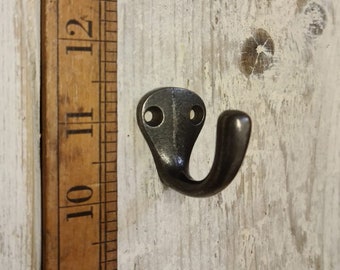 PETITE ROBE \ Cast Iron Robe Key Hook \ Antique Style Rustic Industrial Coat Hooks \ Pack of 1 or 5