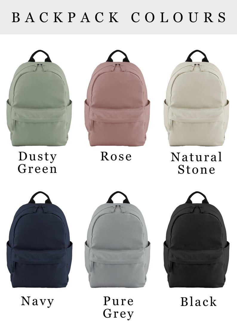 Puede incluir: Se muestran seis mochilas en varios colores: verde polvoriento, rosa, piedra natural, azul marino, gris puro y negro. Cada mochila tiene un asa superior, bolsillos laterales y un bolsillo frontal. El texto "BACKPACK COLOURS" est&aacute; en la parte superior.