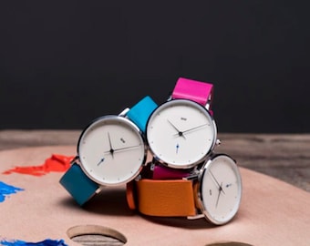 Elegante minimalistische Uhr gefertigt unter Verwendung hochwertiger Materialien