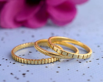 Anillo apilable fino, anillo para nudillos, anillo de oro pequeño, anillos apilables, anillo para nudillos, anillos delgados, anillos finos, anillo martillado