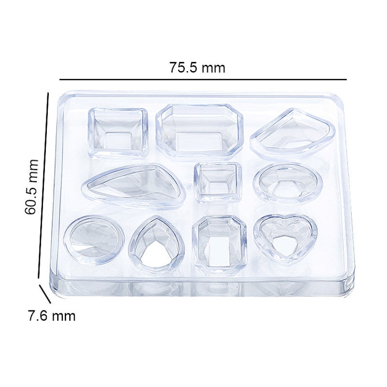 Pode incluir: Molde de pl&aacute;stico transparente com 10 cavidades de diferentes formas para fazer joias de resina. O molde mede 7,6 mm de altura, 60,5 mm de largura e 75,5 mm de comprimento.