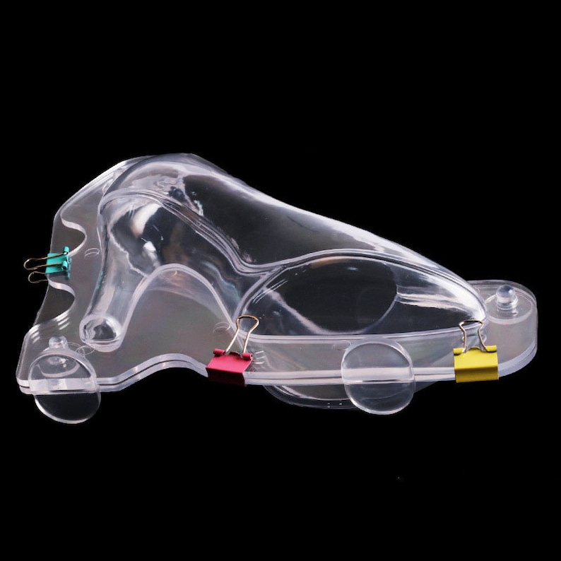 Peut inclure: Moule en plastique transparent en forme de chaussure &agrave; talon haut. Le moule est con&ccedil;u pour faire du chocolat ou des bonbons.