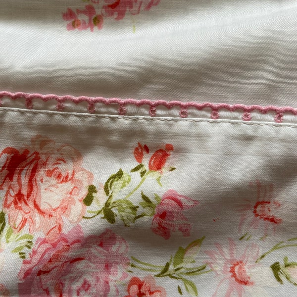 J c Penneys vintage Fashion Manor double bed cotton polyester flat sheet white with pink roses