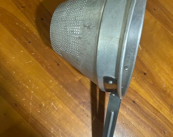 Vintage stainless steel Nash Metalworks of New York commercial/restaurant colander/strainer.See photos for measurements.Excellent condition