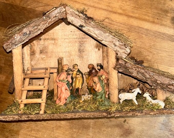 Old wooden nativity/creche with eleven figurines in nice condition