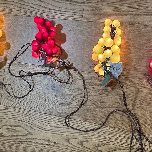 String of lighted bunches of red and green grape clusters.Each grape aprox 1” diameter.Total cord Length aprox 30 1/2’ and 150 lights.