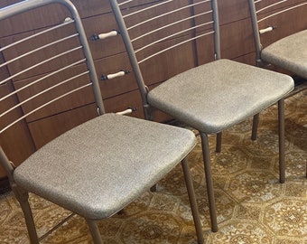 1950s USA made.Two gatefold Cosco Fashionfold MCM card table folding chairs,beige vinyl covered padded seats dining/patio chairs.Price for 2