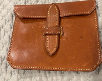 Wallet/Full grain leather tan wallet which mounts onto belt. Belt not included.Great gift for an athlete/runner. Excellent condition