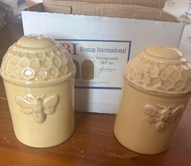 Boston International Honeycomb Salt and Pepper Shaker - Thumbnail 4
