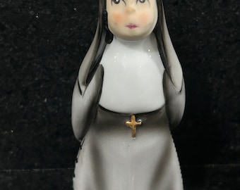George Lefton nun in her habit.Has KW 1428 mark. In excellent condition. Circa 1950s age.Very collectible!! Price for one…2 available