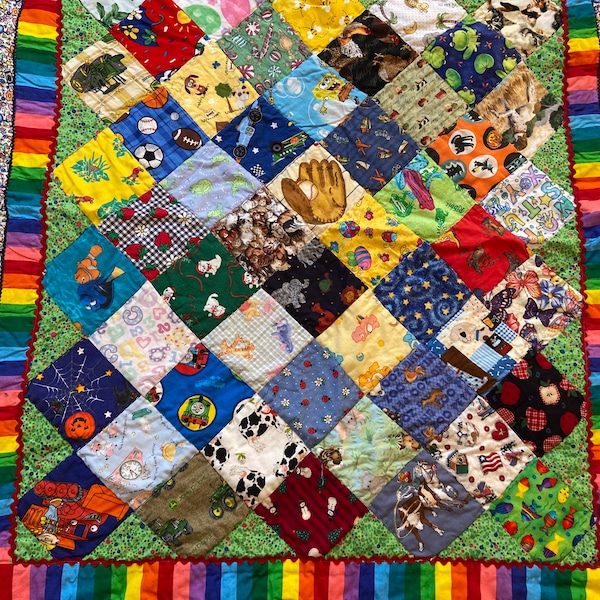 Small vintage hand made baby quilt /blankey measures aprox 35”x39”