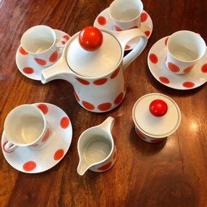 Bavarian Mitterteich Marika porcelain coffee/tea service for four in red/orange polka dot pattern. 13 pieces total