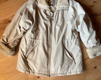 Korean Middlebrook Park ladies size large, cinch waist, faux fur cuffs and collar, zippered front,  creamy ecru color in nice condition